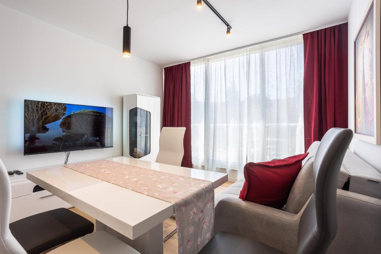 Royal Luxe Apartment Split Exterior photo